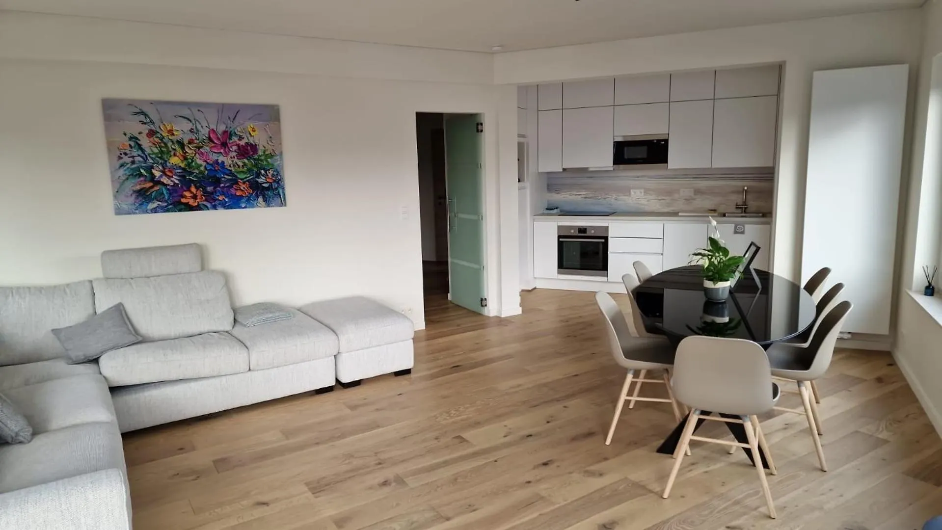 Luxury Renovated 3 Rooms Apartment Oostende