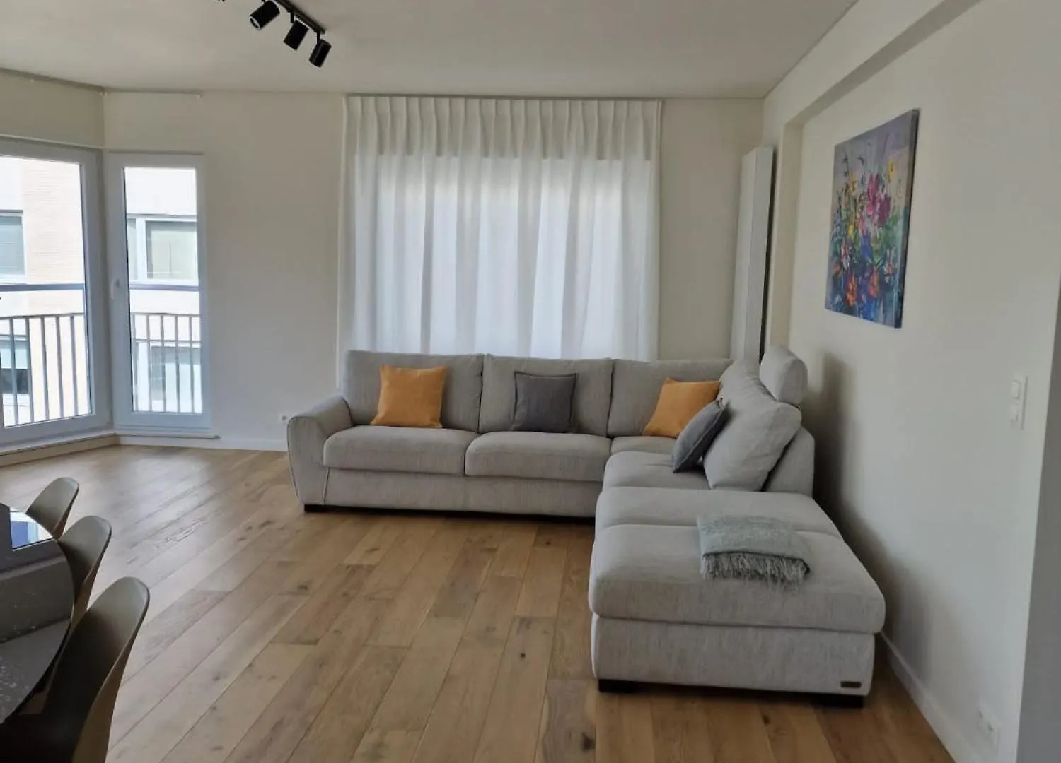 Luxury Renovated 3 Rooms Apartment Oostende