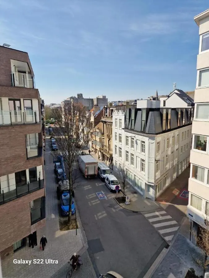 Luxury Renovated 3 Rooms Apartment Oostende