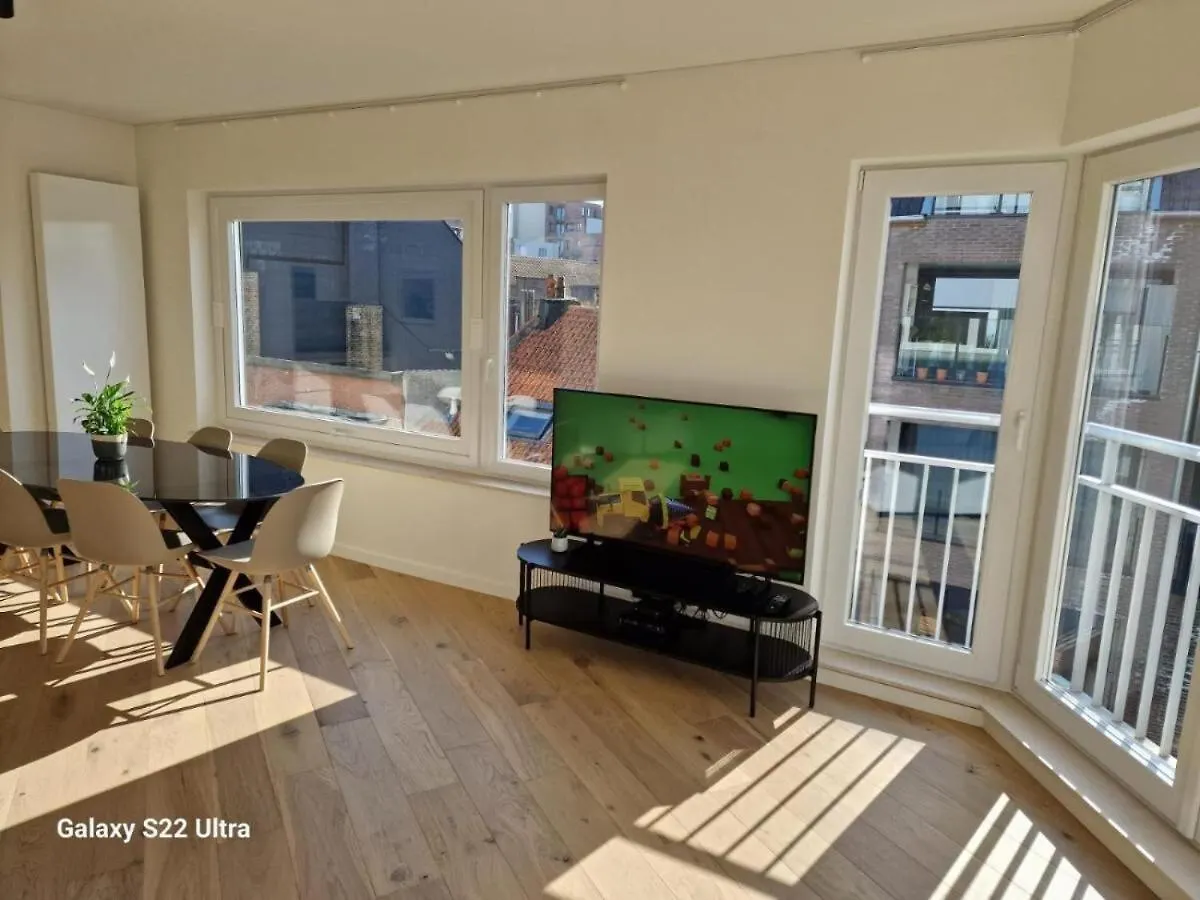 Luxury Renovated 3 Rooms Apartment Oostende